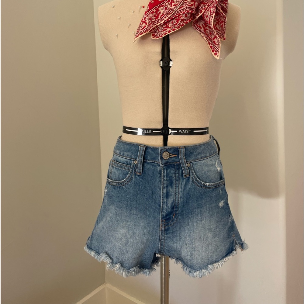 00/w23 vintage high rise rsq jeans shorts. High wasted. Never worn but no tags